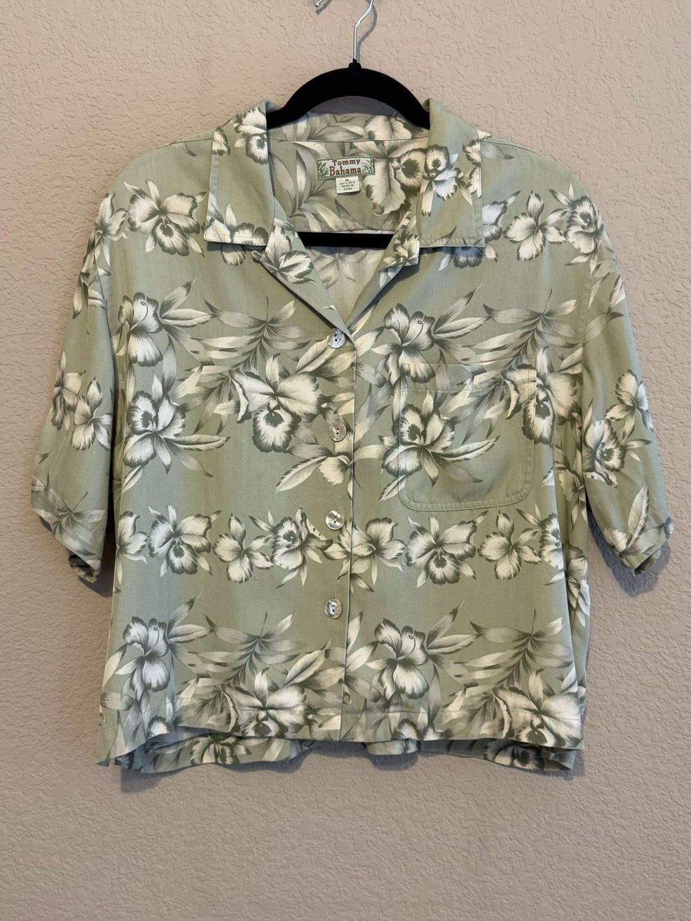Tommy Bahama 100% Silk Tropical Shirt Womens M Floral Hawaiian Aloha Camp Button